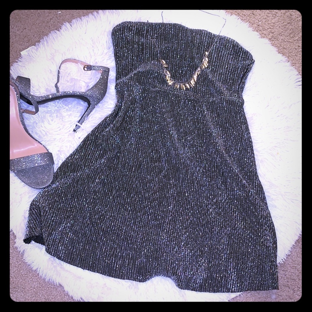 Strapless short black and sparkly dress